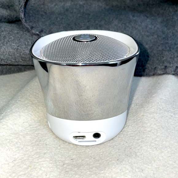 Creative Portable Speaker - Picture 3 of 4